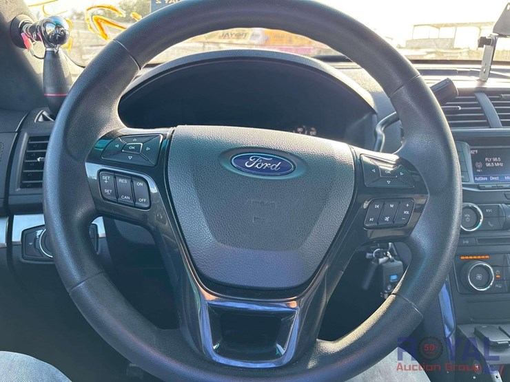 2016-ford-explorer-image-14