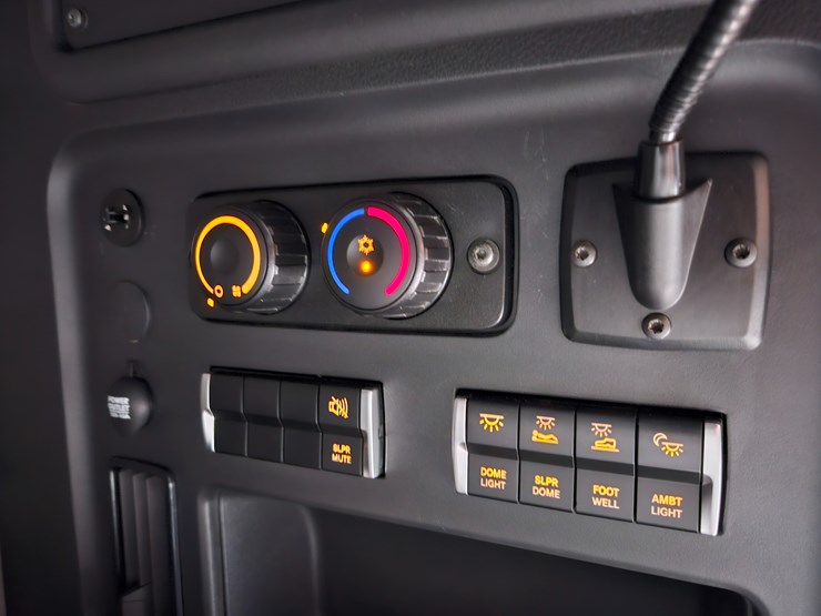 2019-freightliner-cascadia-126-image-78