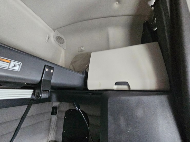 2019-freightliner-cascadia-126-image-76