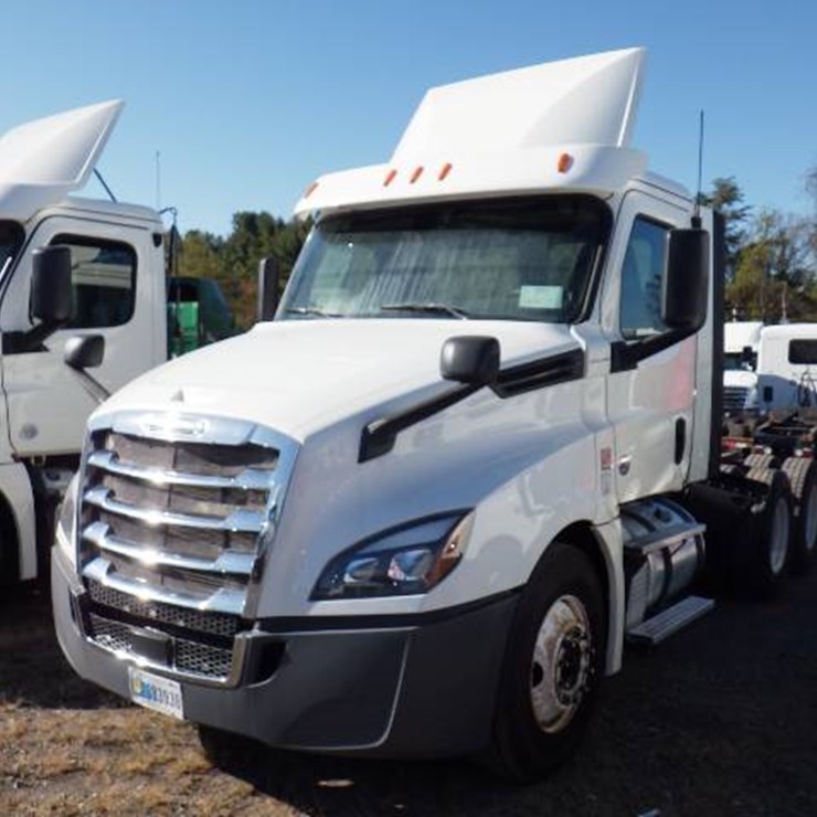 2018 FREIGHTLINER CASCADIA 126