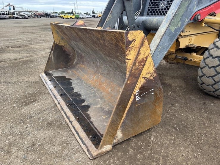 2012-deere-210lj-image-9