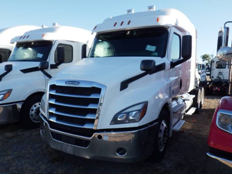 2019-freightliner-cascadia-126-image-1