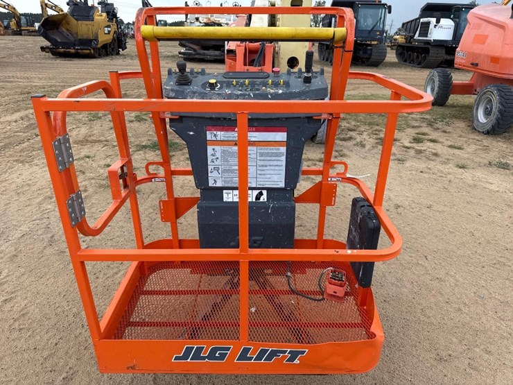 2010-jlg-e450aj-image-15