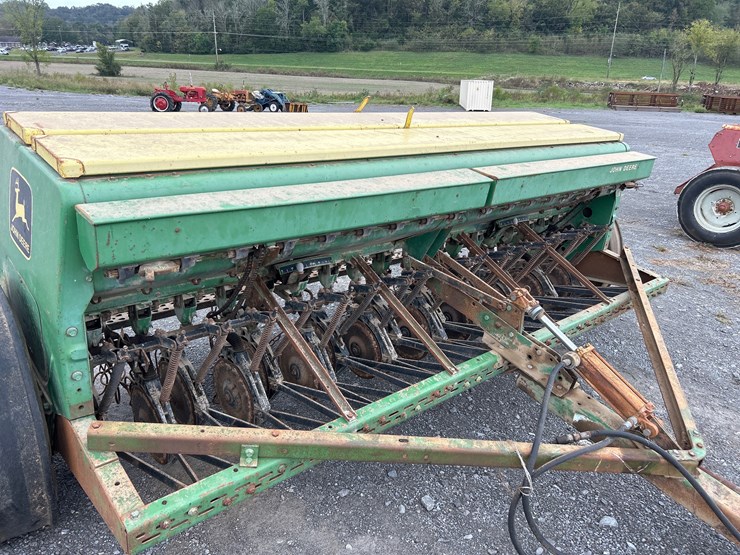 john-deere-8300-image-8