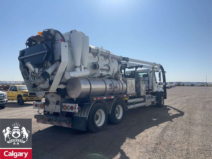 2018-freightliner-114sd-image-4