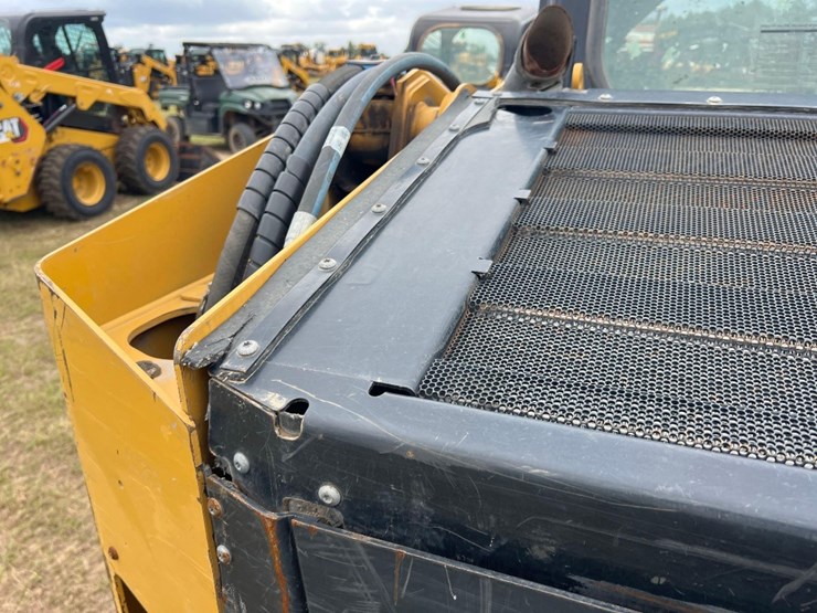 2017-caterpillar-246d-image-12