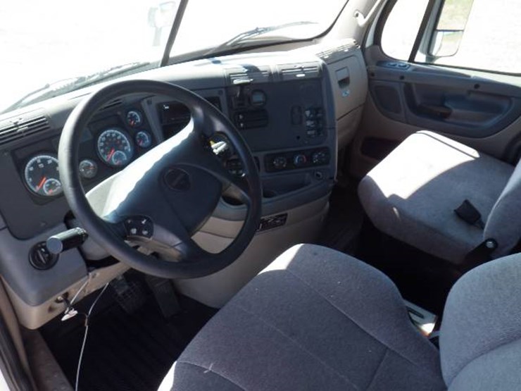 2018-freightliner-cascadia-125-image-9
