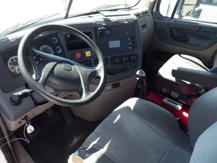 2019-freightliner-cascadia-125-image-9
