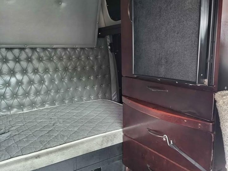 2020-western-star-5700xe-image-8