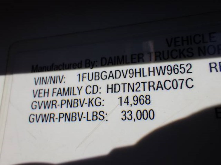 2017-freightliner-cascadia-113-image-10