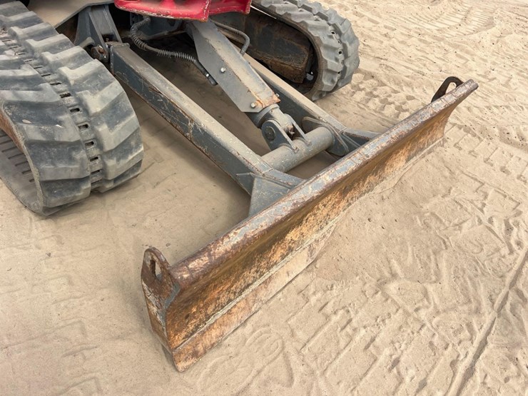 2018-takeuchi-tb240-image-13