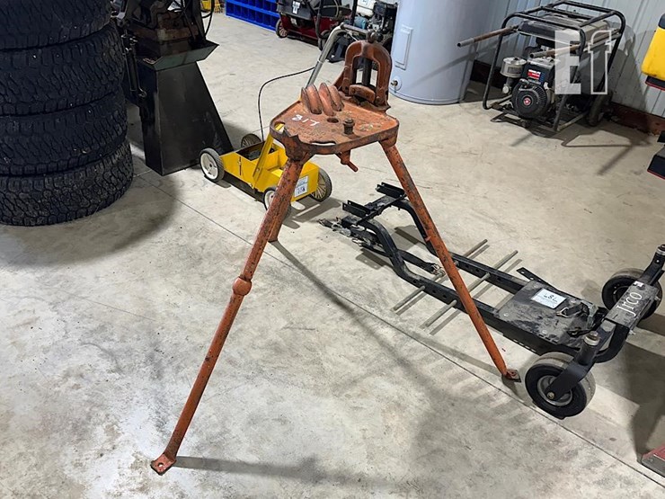 ridgid-tri-stand-pipe-vice-image-1