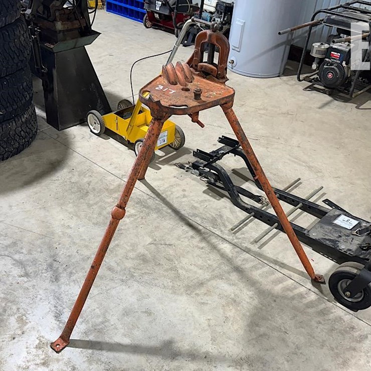 RIDGID TRI-STAND PIPE VICE