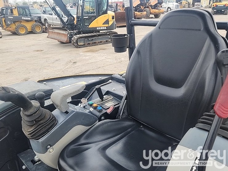 2021-deere-26g-image-27