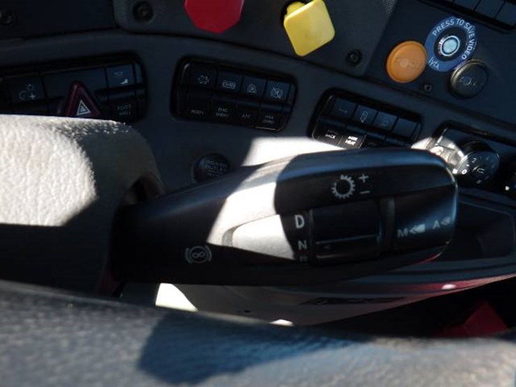 2017-freightliner-cascadia-113-image-10