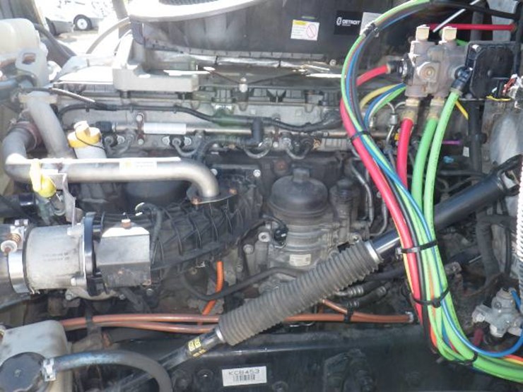 2018-freightliner-cascadia-126-image-12