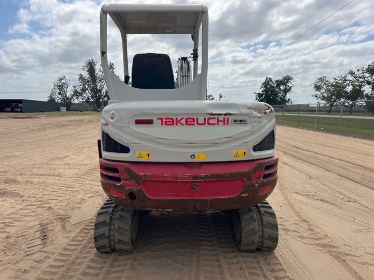 2018-takeuchi-tb240-image-3