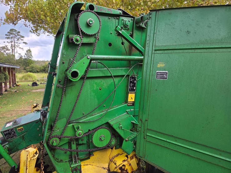 john-deere-335-image-11