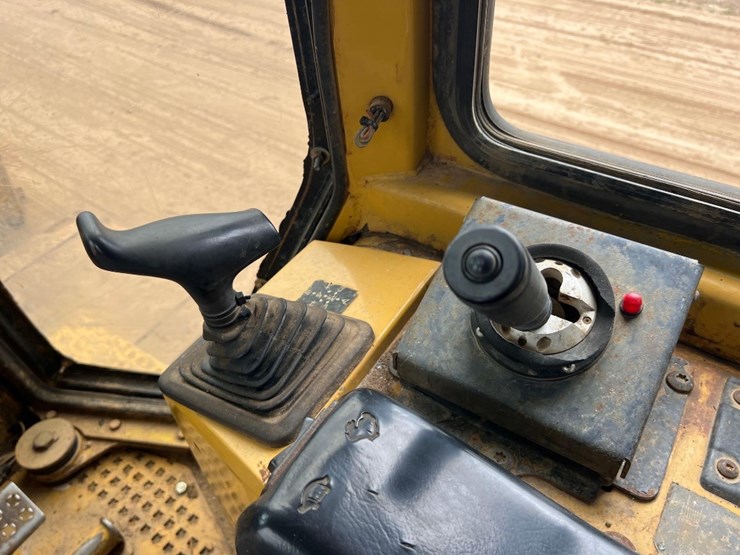 caterpillar-d5n-xl-image-35