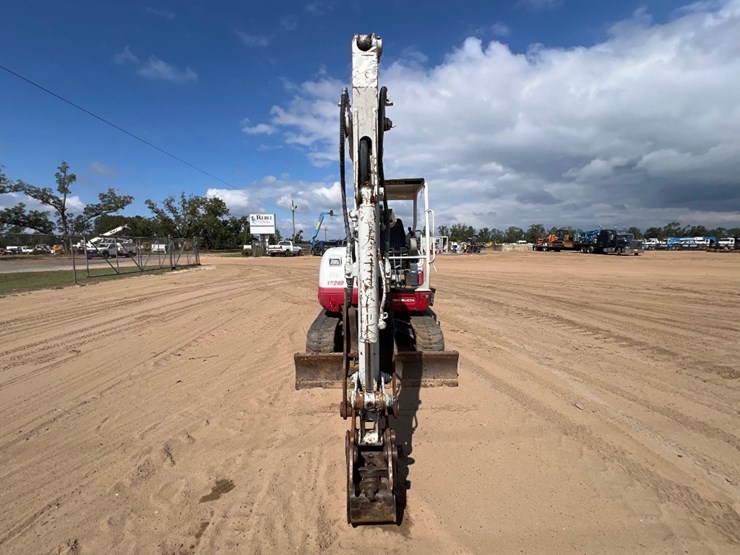 2018-takeuchi-tb240-image-7