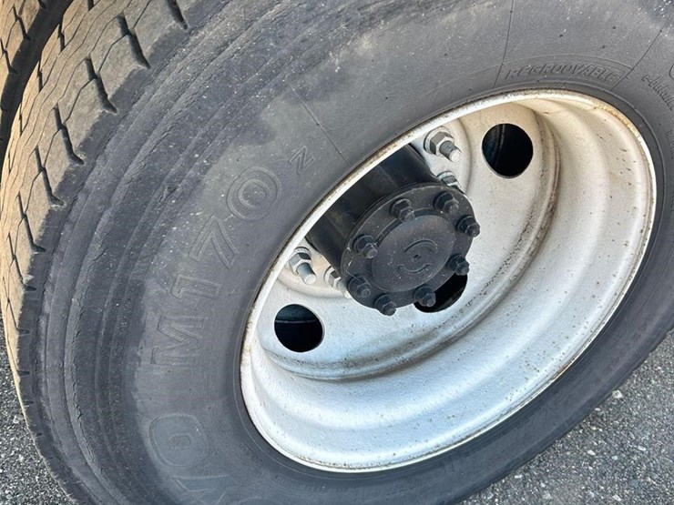 2019-hino-268-image-21