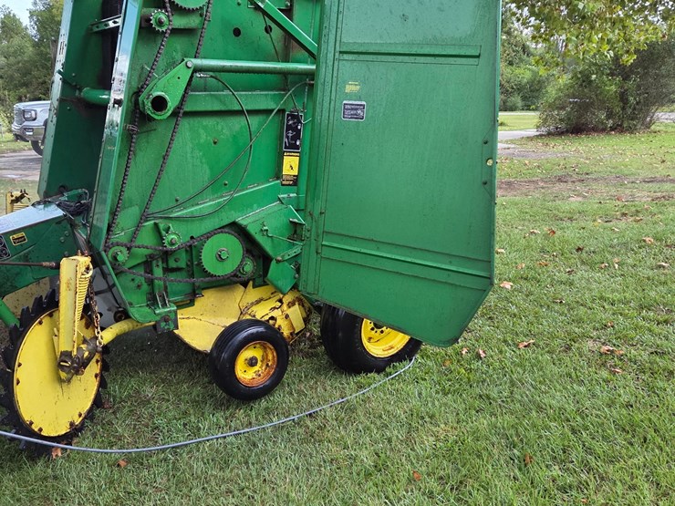 john-deere-335-image-9
