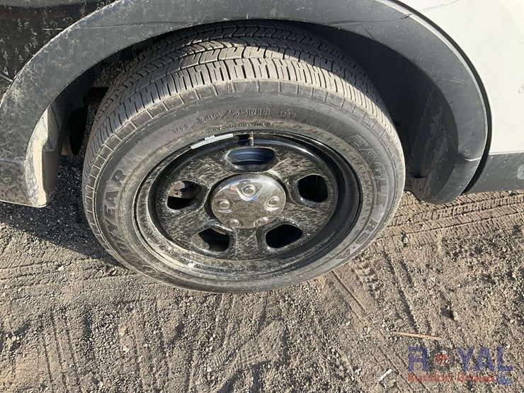 2016-ford-explorer-image-27