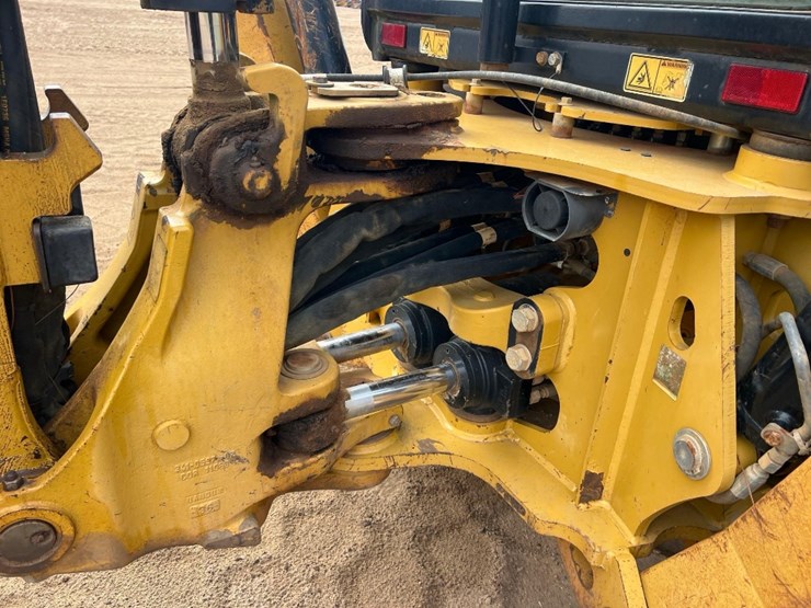 2015-caterpillar-420f-it-image-26