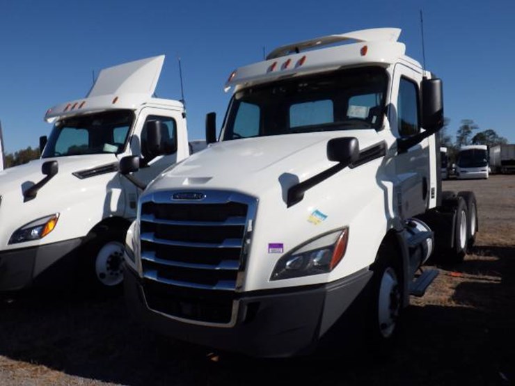 2018-freightliner-cascadia-126-image-1