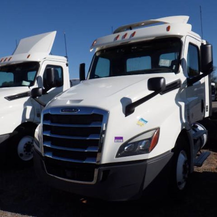 2018 FREIGHTLINER CASCADIA 126