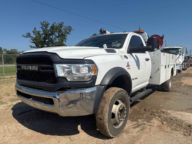 2019-dodge-ram-5500-image-2