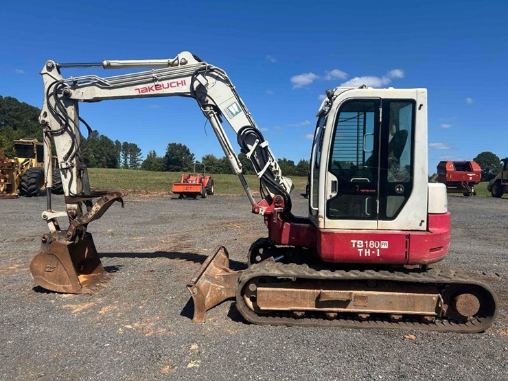 2013-takeuchi-tb180fr-image-1