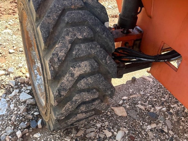 2013-jlg-800s-image-11