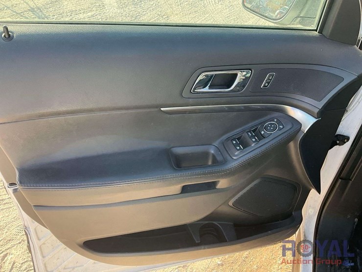 2015-ford-explorer-image-12