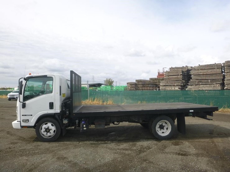 2018-isuzu-nrr-image-5
