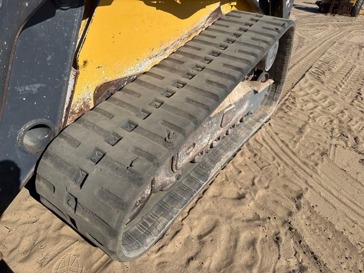 2012-john-deere-329d-image-9