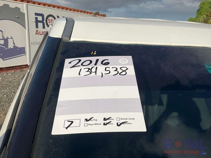 2016-ford-explorer-image-30