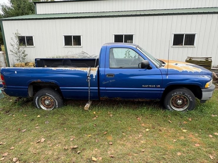 1995-dodge-ram-1500-image-2