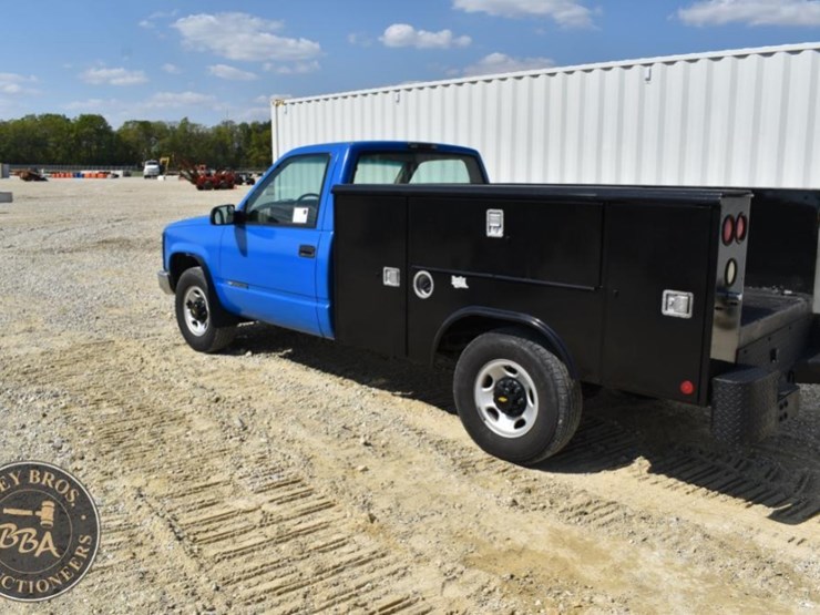 2000-chevrolet-3500-image-2