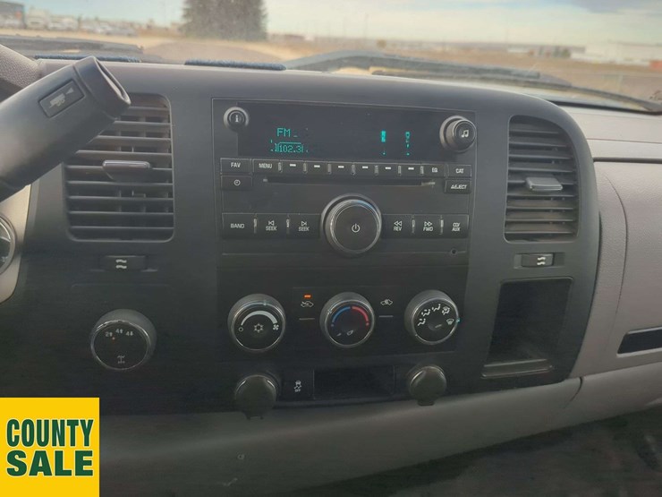 2013-chevrolet-silverado-2500hd-image-12