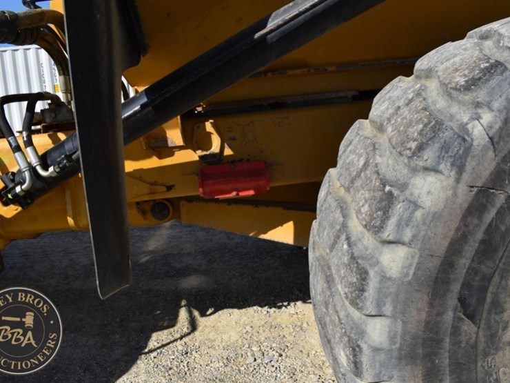 2012-caterpillar-740b-image-66