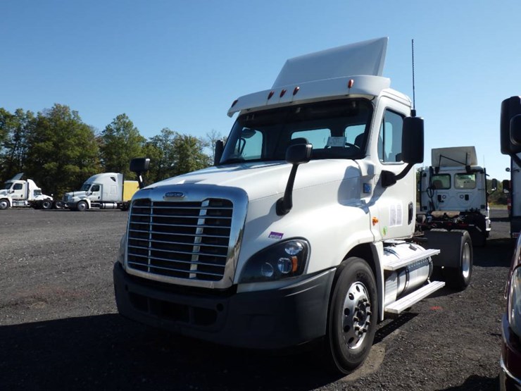 2018-freightliner-cascadia-125-image-1