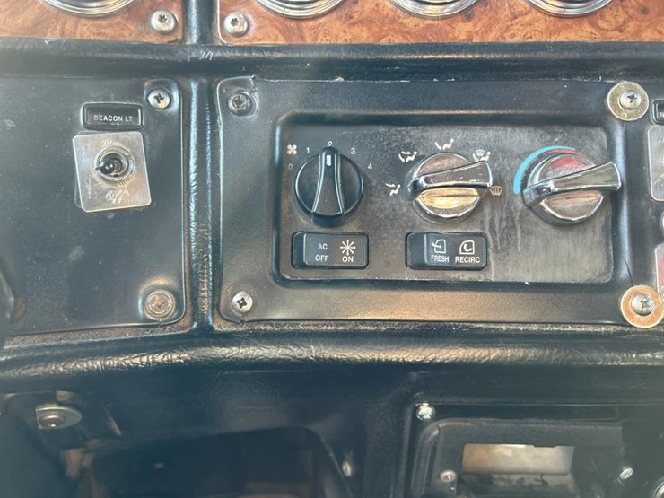 2002-peterbilt-357-image-75