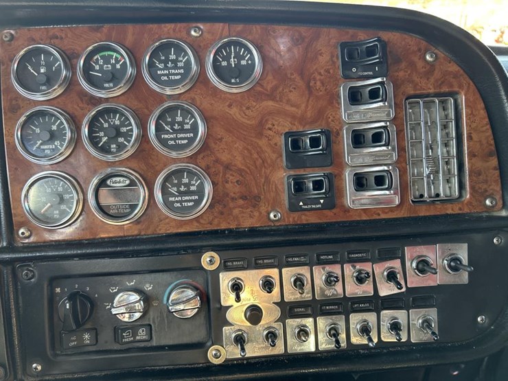 2002-peterbilt-357-image-71