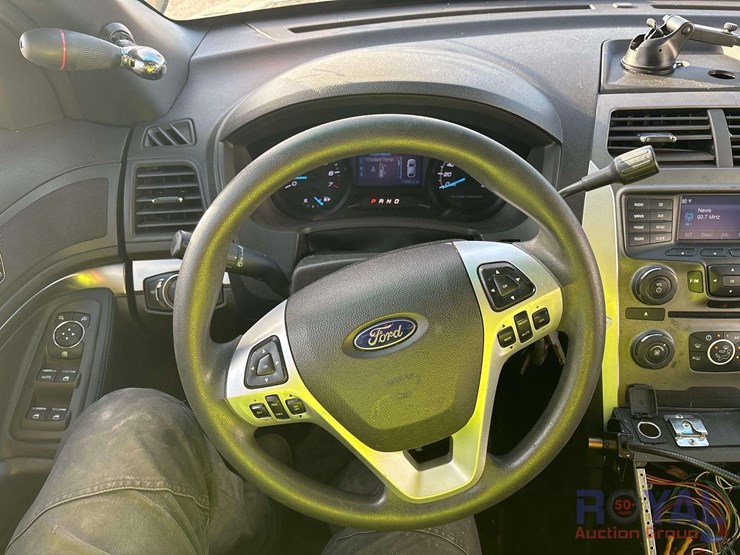 2015-ford-explorer-image-12