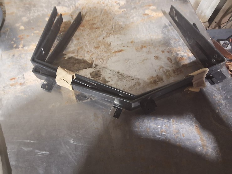 #523-•-lot-of-unused-plexiglass-for-serving-bars-with-brackets-image-1