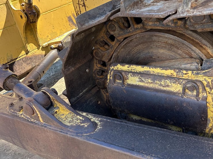 komatsu-d65ex-12-image-13