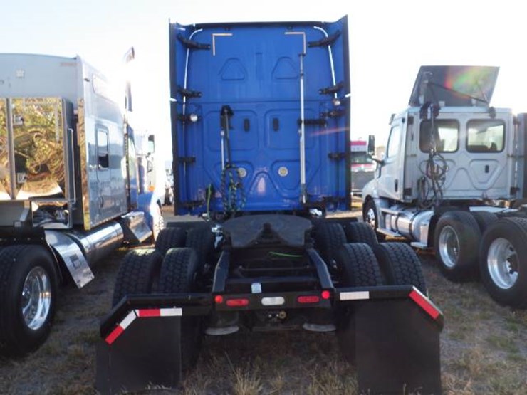 2020-freightliner-cascadia-125-image-5
