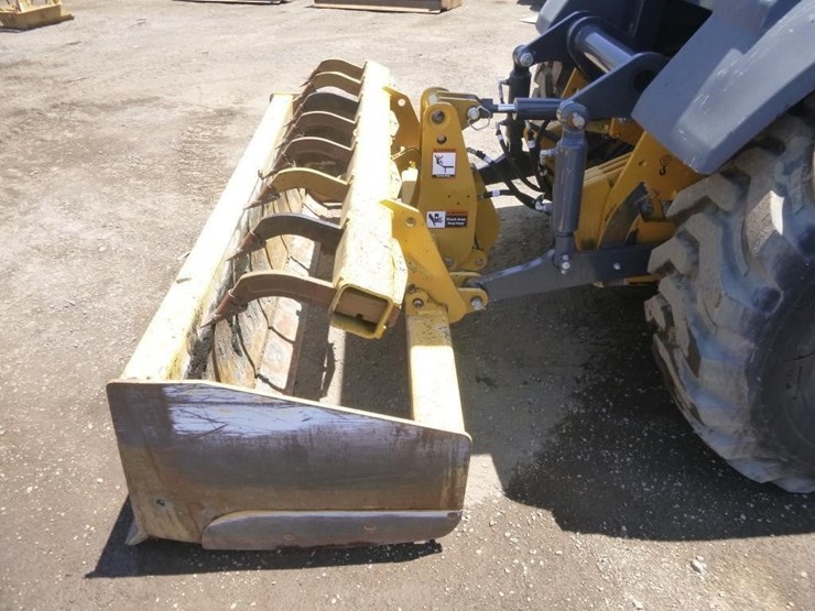 2021-deere-210l-image-25