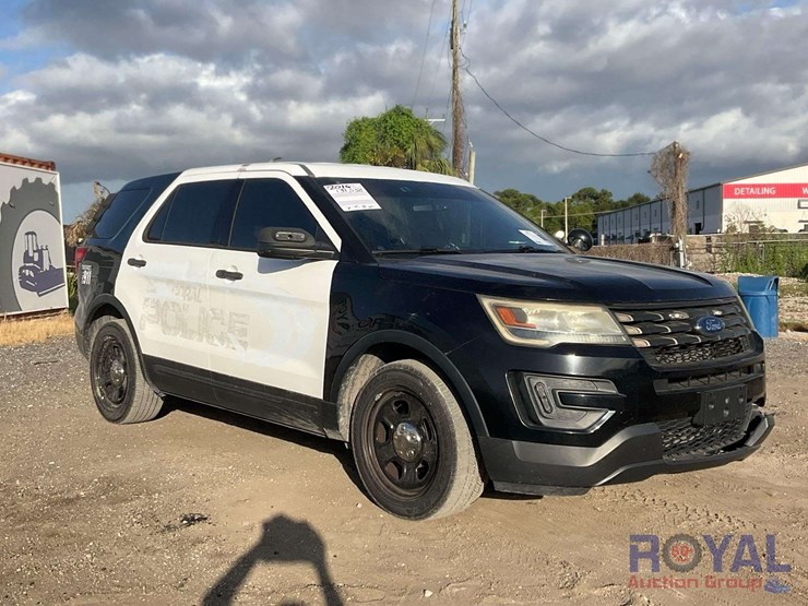 2016-ford-explorer-image-2